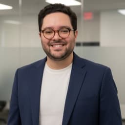 Luis Cisneros headshot